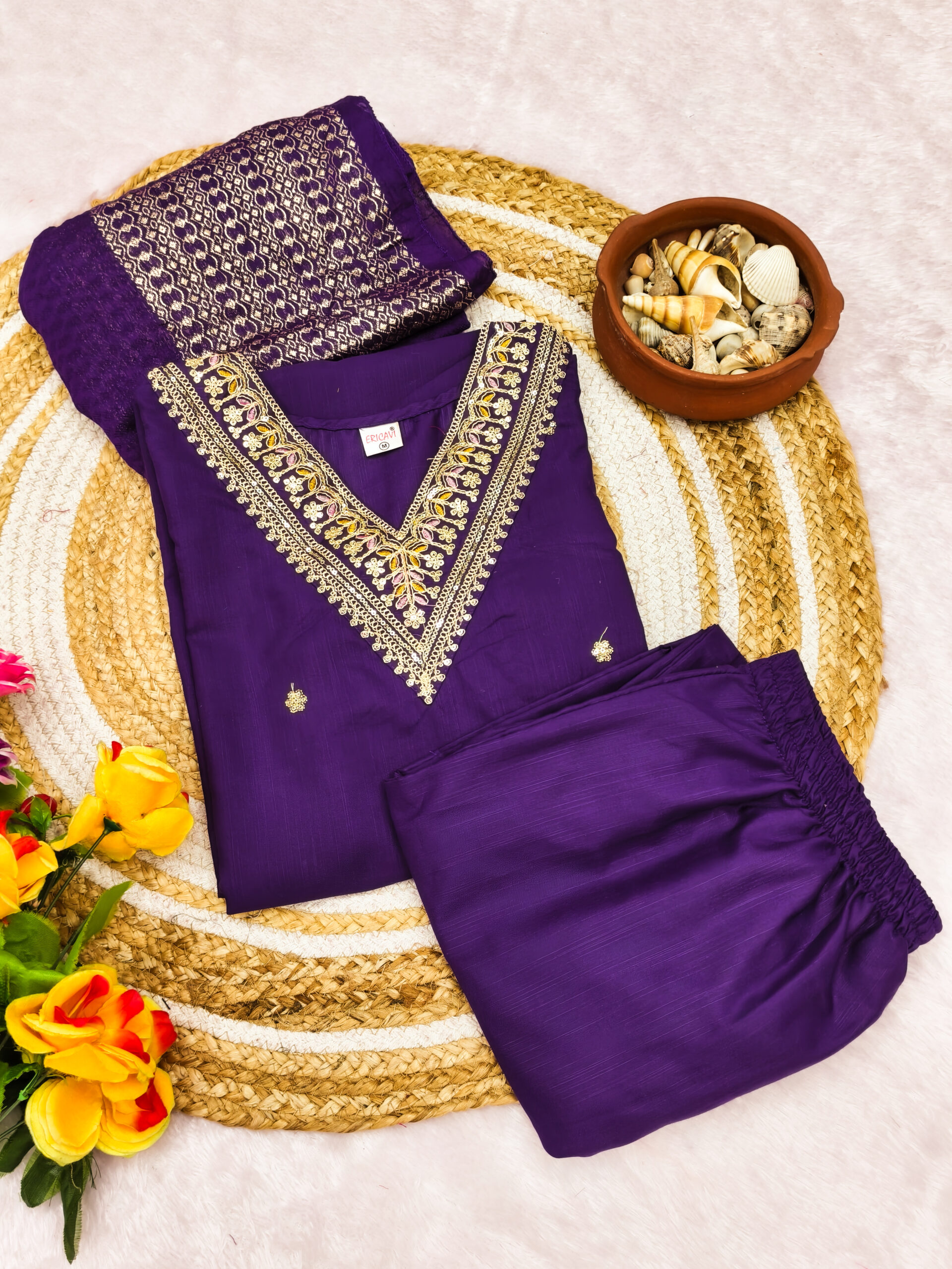 Women V-Neck Zari Embroidery Kurta Set - Image 7